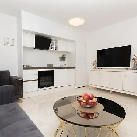 Luxury Smile-sea View Apartment